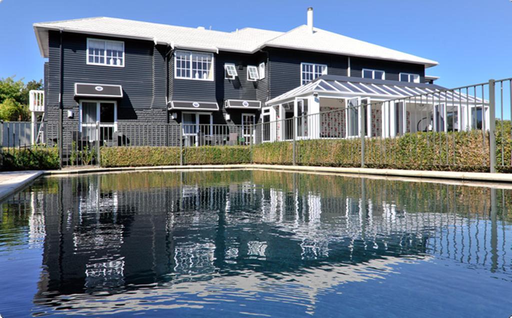 Black Swan Lakeside Boutique Hotel Rotorua Exterior photo